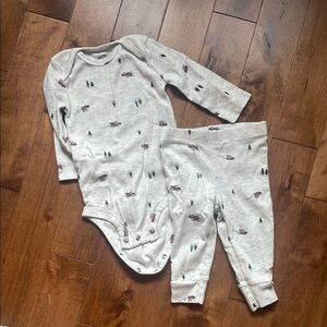 ✨3 for $15✨ Carters Christmas set 6month